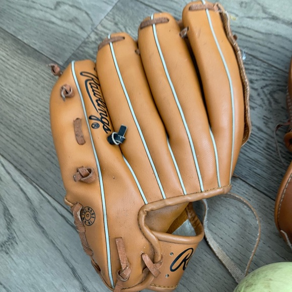 Baseball gloves and balls - Picture 3 of 4